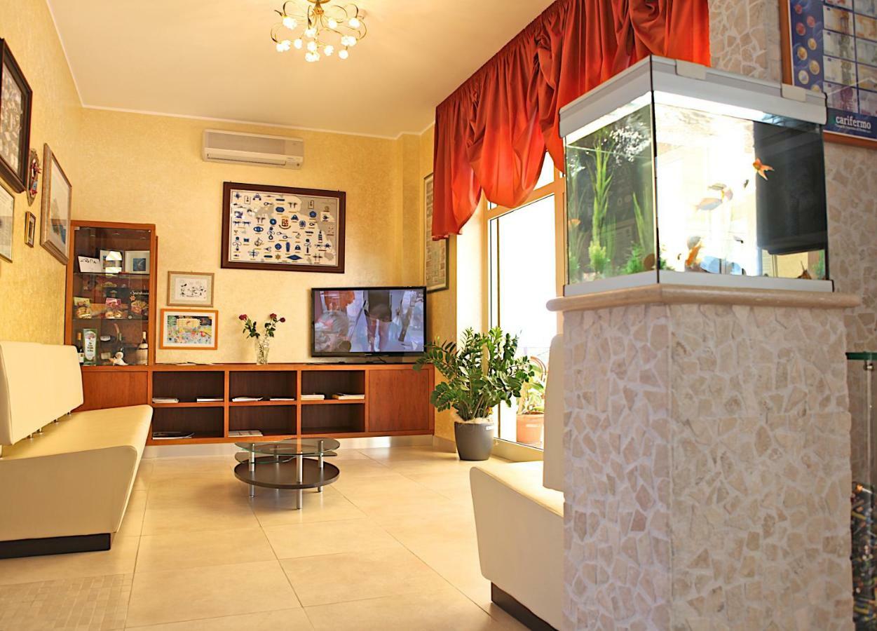 Hotel Cristal Купра-Мариттіма Екстер'єр фото